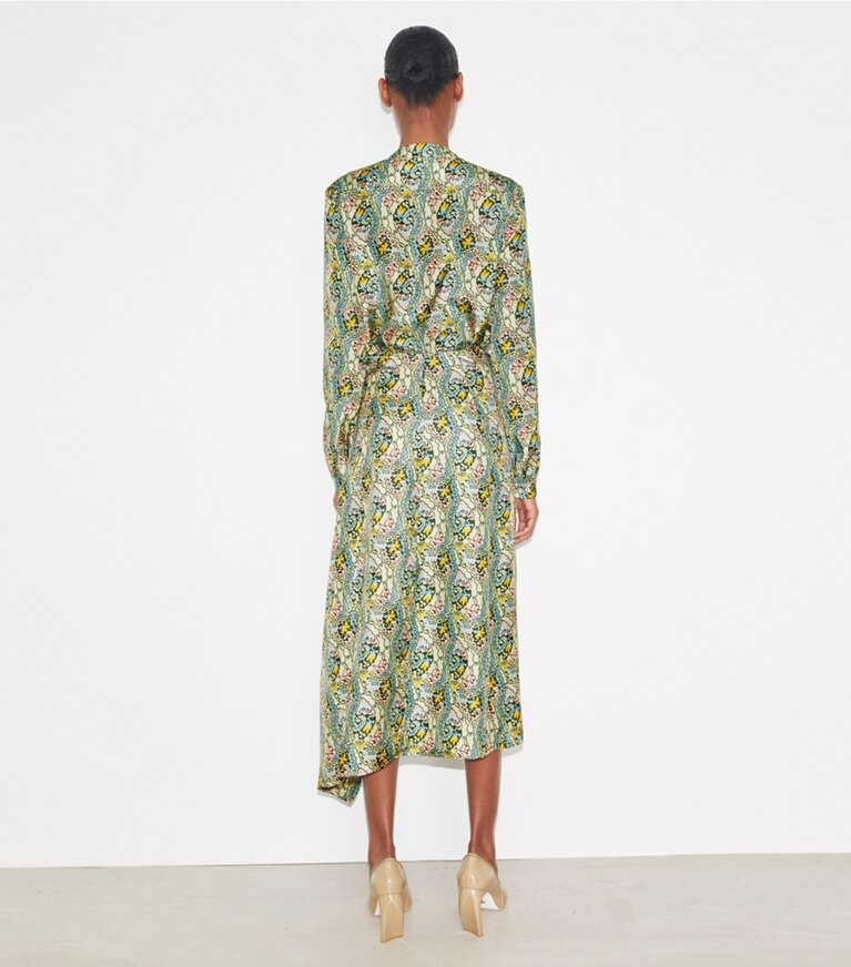 Tory Burch diseñador prendas inferiores Falda cruzada de seda en Blue Dream Paisley parte posterior en modelo