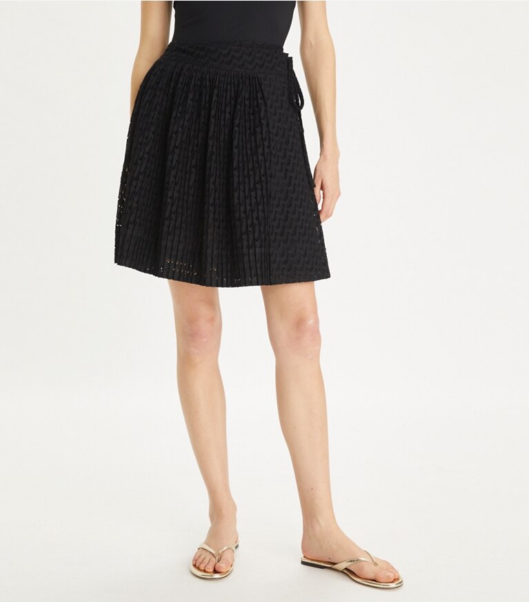 Tory Burch diseñador prendas inferiores Falda de algodón bordada en Black en el modelo (detalle)