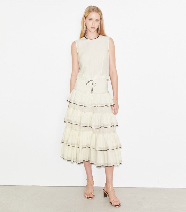 Tory Burch diseñador prendas de abajo Falda de algodón con volados en Biscuit frente en modelo