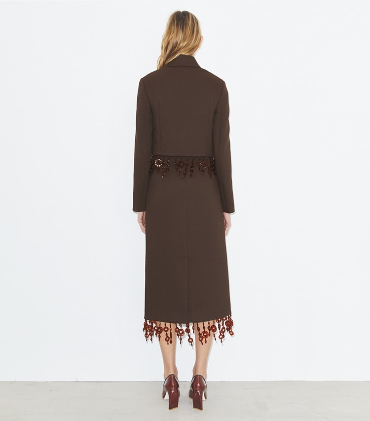 Tory Burch diseñador prendas inferiores Falda de crepé con adornos en Dark Mocha parte posterior en modelo