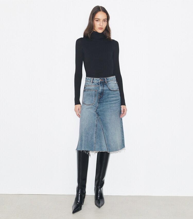 Tory Burch diseñador prendas inferiores Falda de denim deconstruida en Worn Vintage Wash frente en modelo