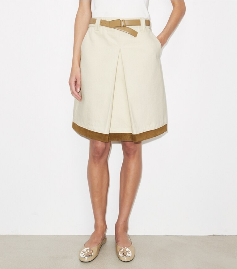 Tory Burch diseñador prendas inferiores Falda de denim en Beige detalle en modelo
