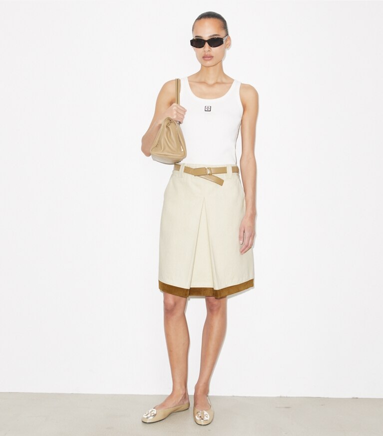 Tory Burch diseñador prendas inferiores Falda de denim en Beige frente en modelo