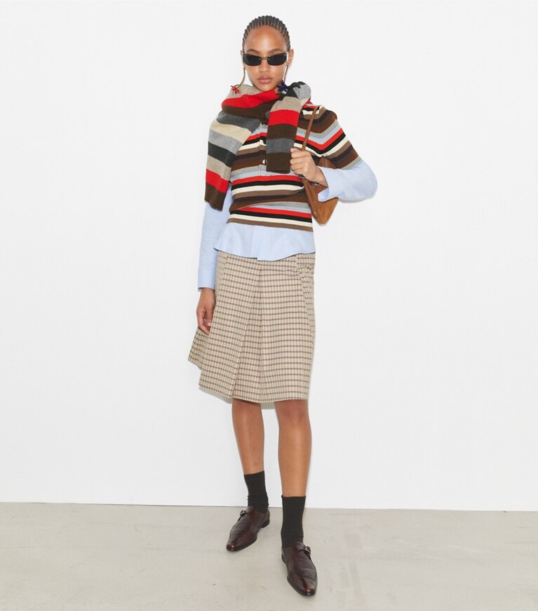 Tory Burch diseñador prendas inferiores Falda de golf a cuadros en Crimson Rust Dense Plaid Sport adicional en modelo
