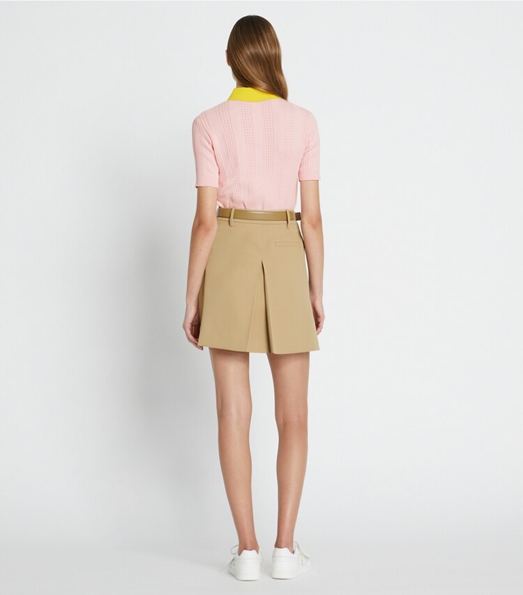 Tory Sport diseñador prendas inferiores Falda de golf de sarga Tech en Pale Teak parte posterior en modelo