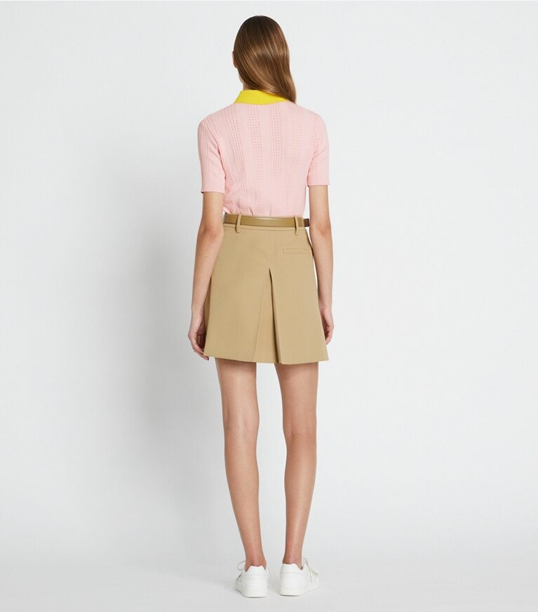 Tory Sport diseñador prendas inferiores Falda de golf de sarga Tech en Pale Teak parte posterior en modelo