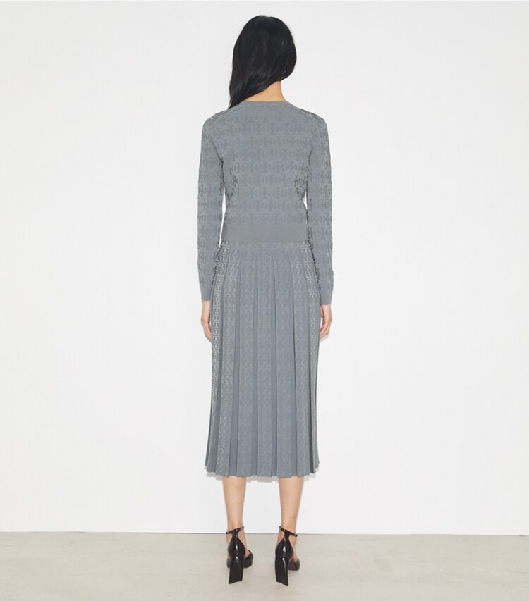 Tory Burch diseñador prendas inferiores Falda de jacquard con monograma de T en Icicle Gray en el modelo (espalda)
