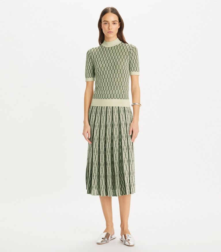 Tory Burch diseñador prendas inferiores Falda de jacquard plisada en French Cream / Jadite frente en modelo