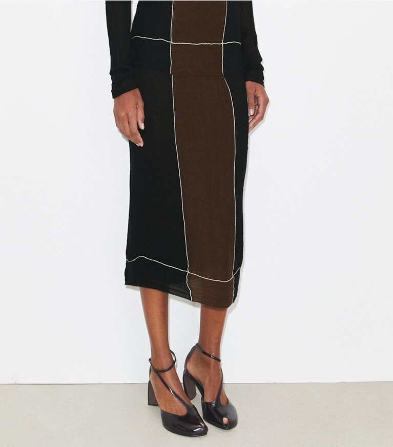 Tory Burch diseñador prendas inferiores Falda de lana con bloques de color en Black / Chocolate detalle en modelo