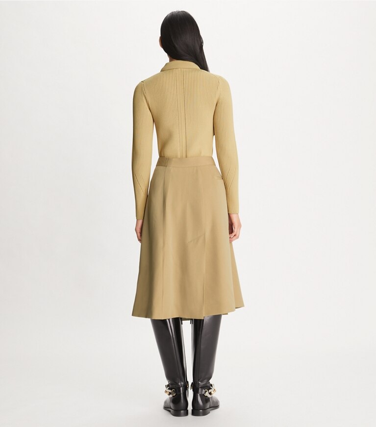Tory Burch diseñador prendas inferiores Falda de lana deconstruida en Pale Teak parte posterior en modelo