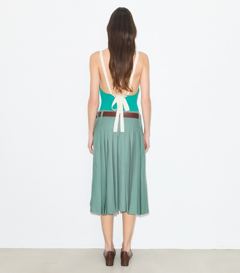 Tory Burch diseñador prendas inferiores Falda de lana plisada en Teal / Red Stripe parte posterior en modelo