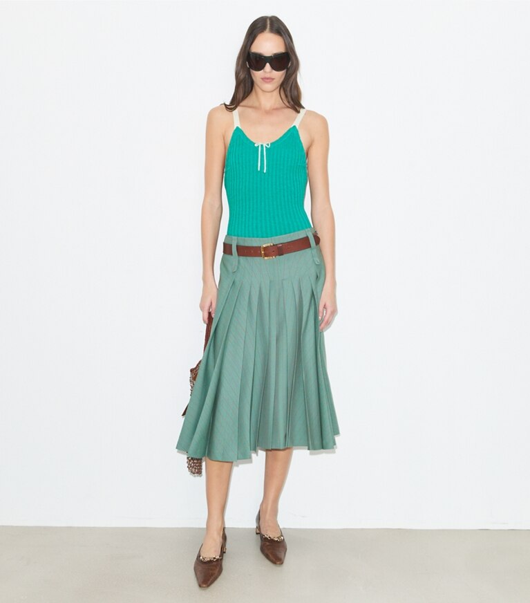 Tory Burch diseñador prendas inferiores Falda de lana plisada en Teal / Red Stripe frente en modelo
