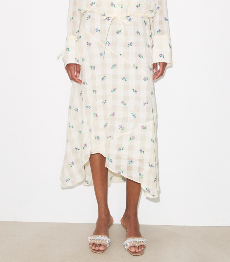 Tory Burch diseñador prendas inferiores Falda de lino bordada en Ivory Embroidered Gingham detalle en modelo