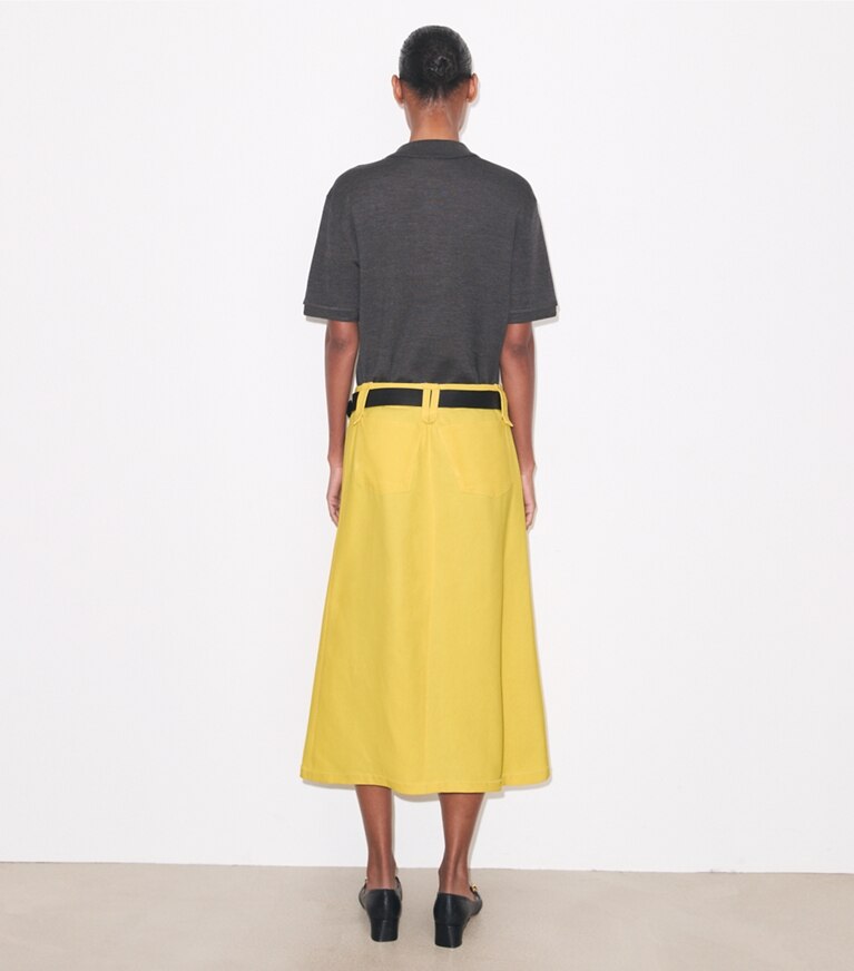 Tory Burch diseñador prendas inferiores Falda de lona encerada en Banana parte posterior en modelo