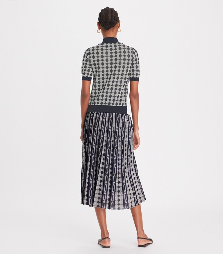 Tory Burch diseñador prendas inferiores Falda de punto jacquard en Tory Navy / French Cream en el modelo (espalda)