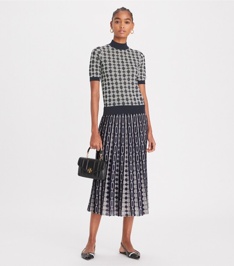Tory Burch diseñador prendas inferiores Falda de punto jacquard en Tory Navy / French Cream en el modelo (frente)
