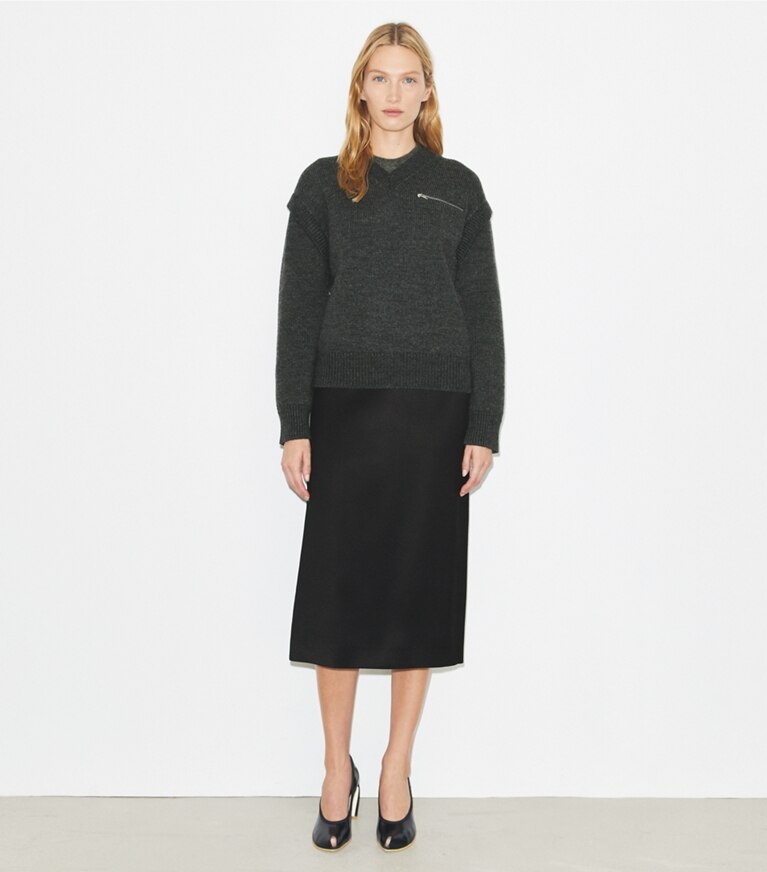 Tory Burch diseñador prendas inferiores Falda de sarga en Black frente en modelo