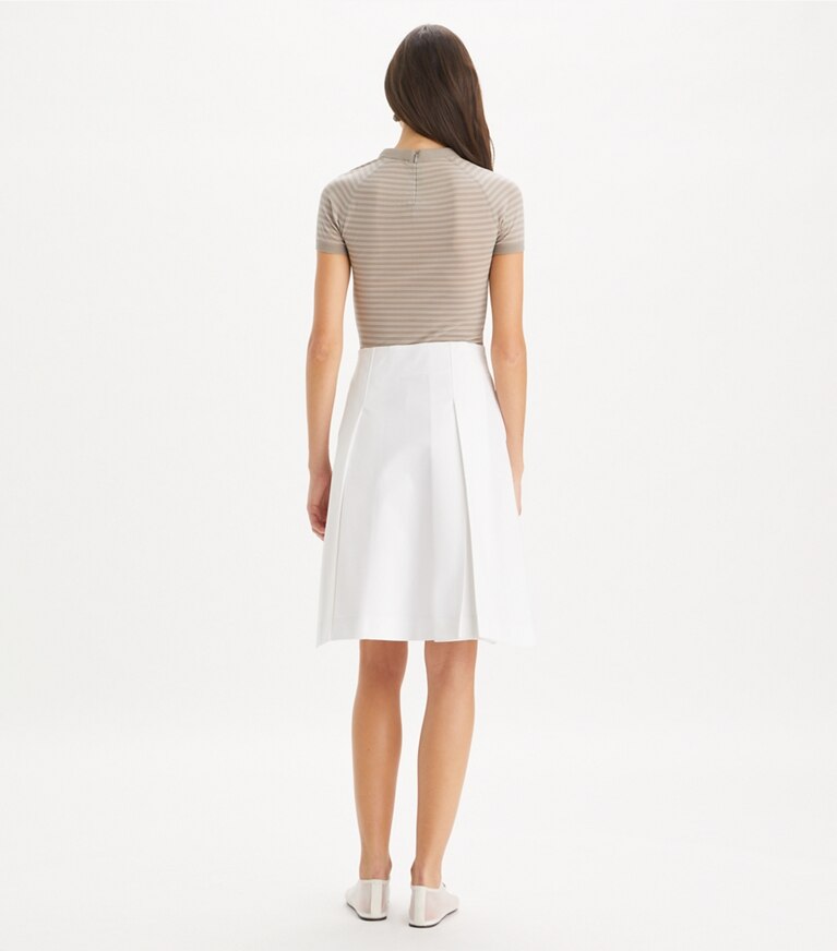 Tory Burch diseñador prendas inferiores Falda de sarga plisada en White parte posterior en modelo