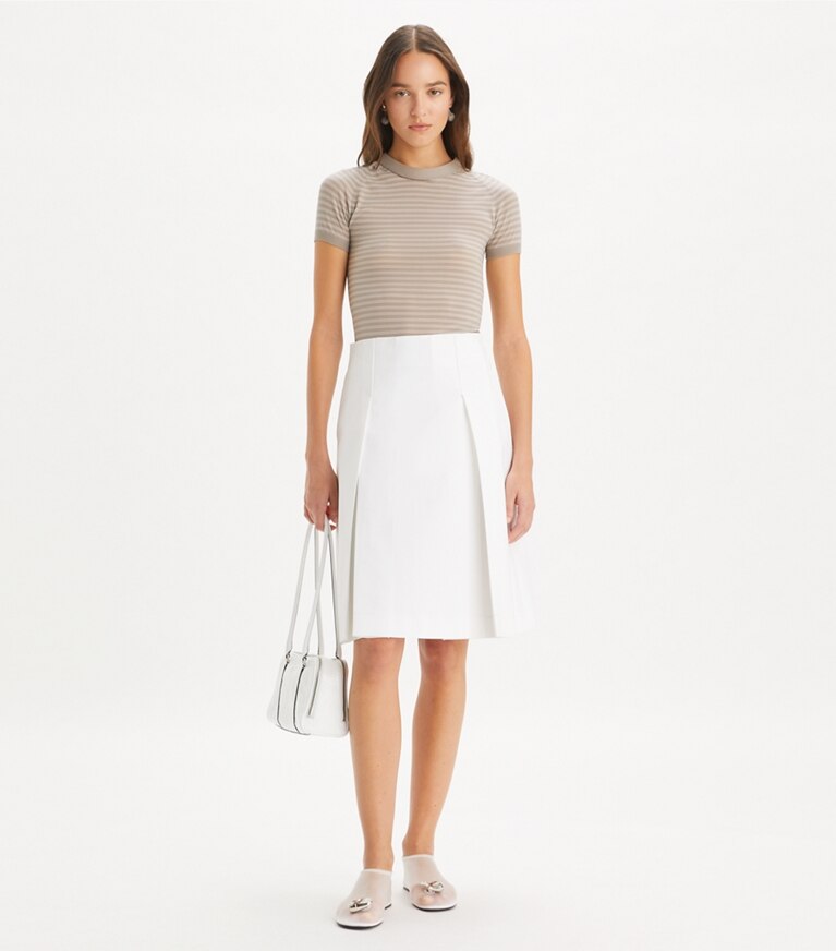 Tory Burch diseñador prendas inferiores Falda de sarga plisada en White frente en modelo