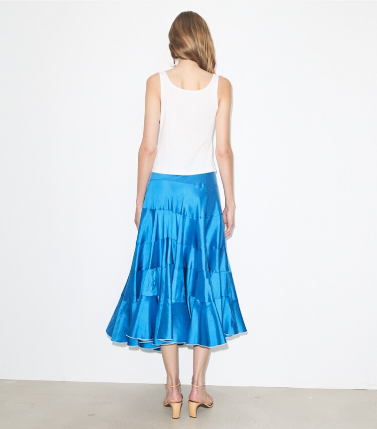 Tory Burch diseñador prendas inferiores Falda de seda acampanada en Bay Blue parte posterior en modelo