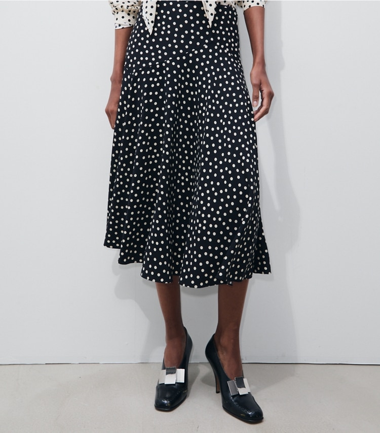 Tory Burch diseñador prendas de abajo Falda de seda estampada en Black Dot detalle en modelo