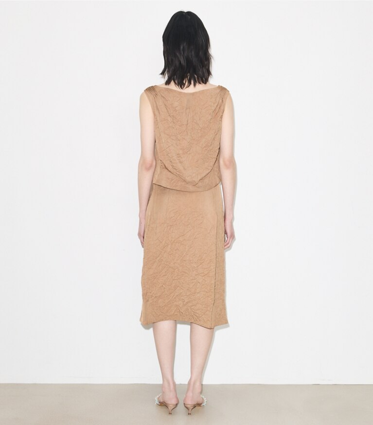 Tory Burch diseñador prendas inferiores Falda de viscosa arrugada en Taupe parte posterior en modelo