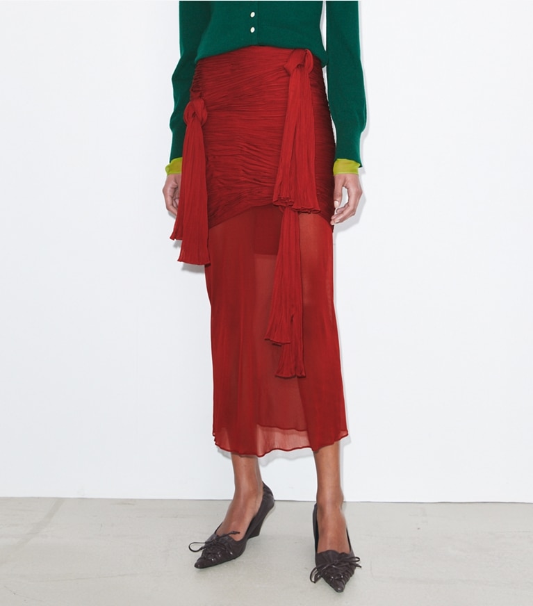 Tory Burch diseñador prendas inferiores Falda de viscosa con nudos en Cranberry detalle en modelo