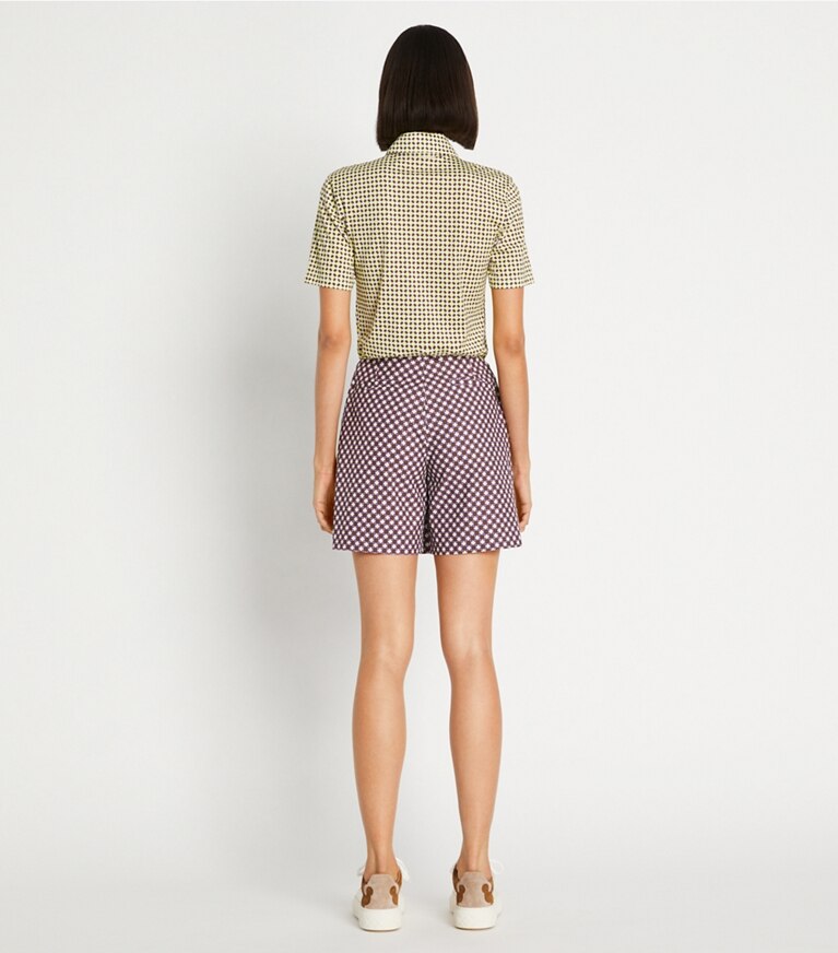 Tory Sport diseñador prendas inferiores Falda pantalón de golf estampada de alto rendimiento en Mocha Chip Foyer Geo en el modelo (espalda)