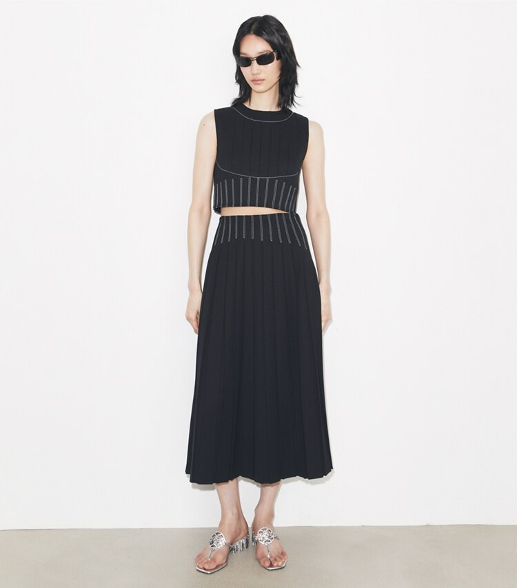 Tory Burch diseñador prendas inferiores Falda plisada de sarga de lana en Black frente en modelo