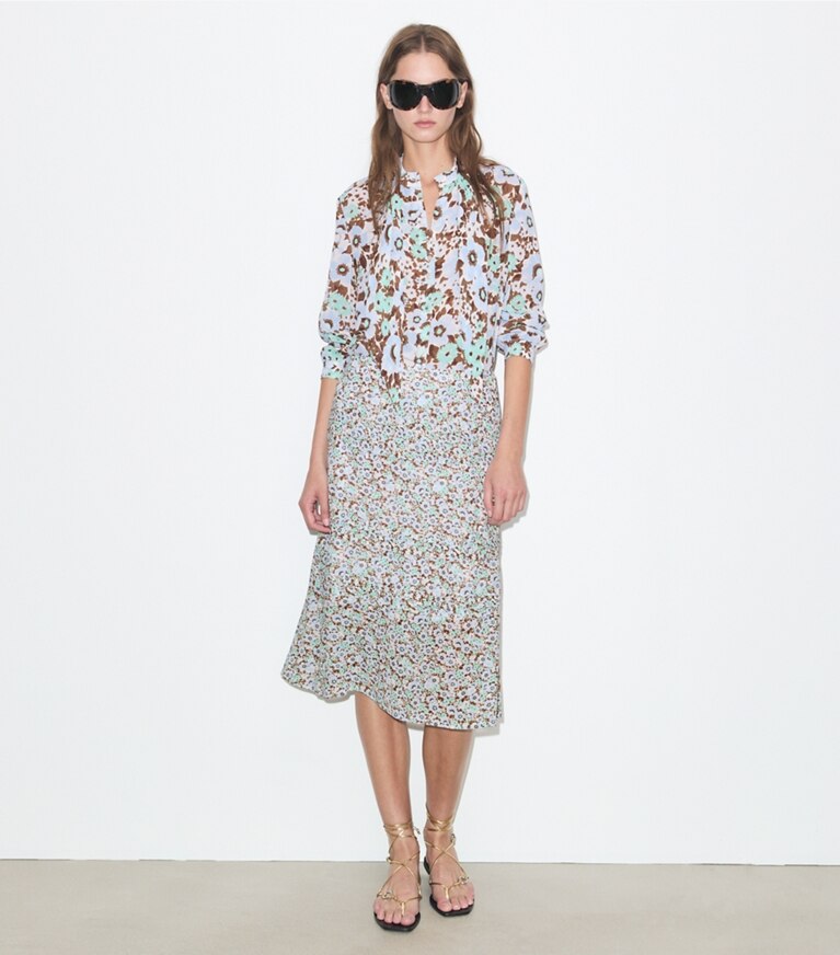 Tory Burch diseñador prendas inferiores Falda plisada de viscosa en Blue Floral frente en modelo