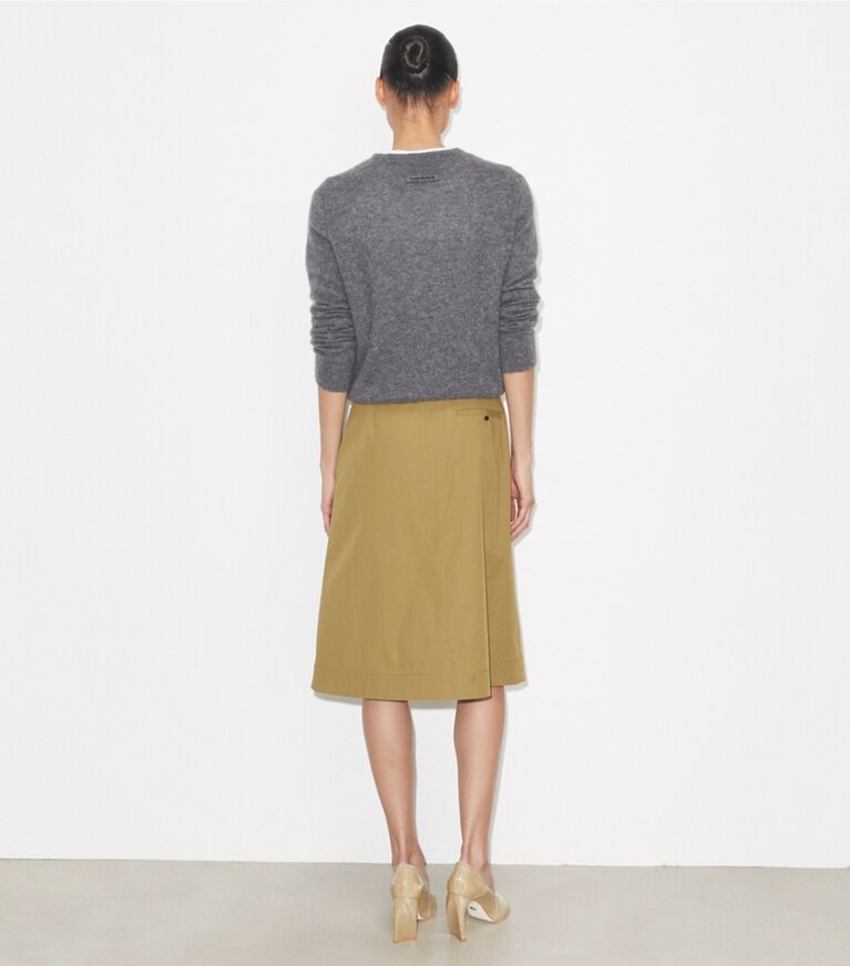 Tory Burch diseñador prendas inferiores Falda tipo camp de algodón en Olive parte posterior en modelo