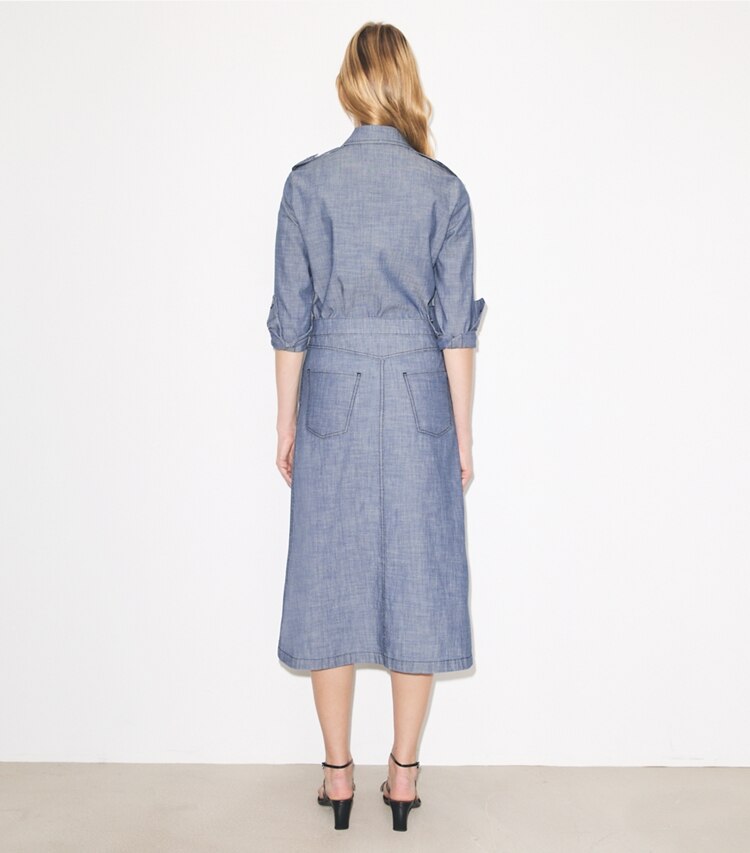 Tory Burch diseñador prendas inferiores Falda tipo camp de algodón en Blue Wash parte posterior en modelo