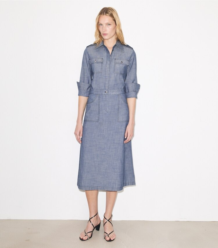 Tory Burch diseñador prendas inferiores Falda tipo camp de algodón en Blue Wash frente en modelo