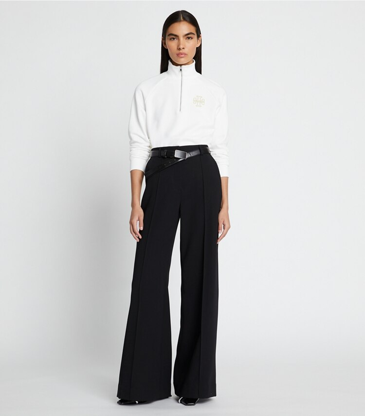 Tory Burch designer maglioni Felpa in spugna di cotone pesante e calda con mezza zip in Snow White parte anteriore su modella