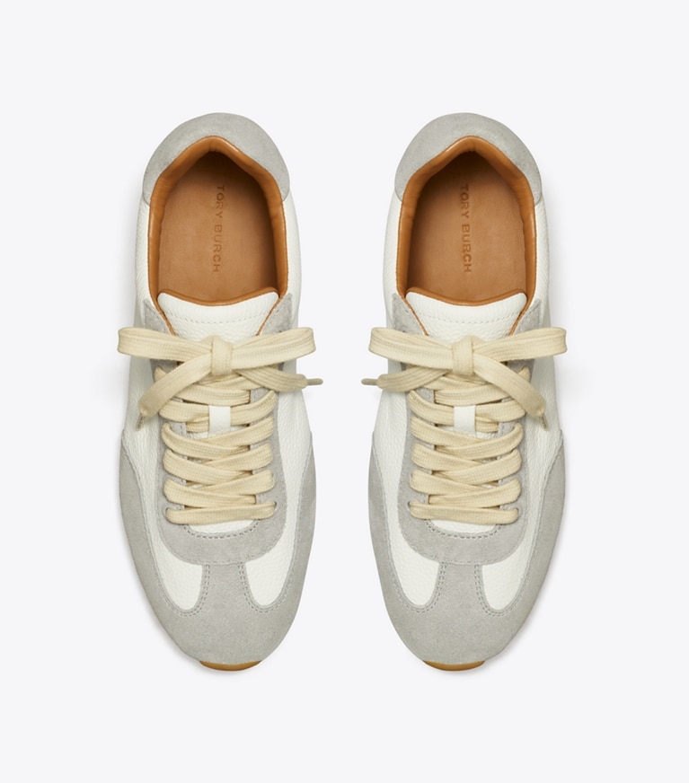 Tory Burch designer sneakers Field Sneaker in BLANC / LOUTRE GRAY angle