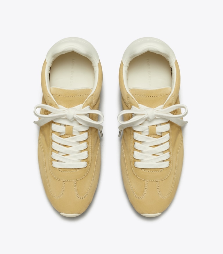Tory Burch designer sneakers Field Sneaker in PRALINE / BLANC angle