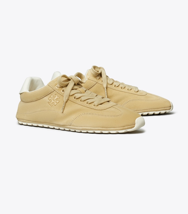 Tory Burch designer sneakers Field Sneaker in PRALINE / BLANC angle