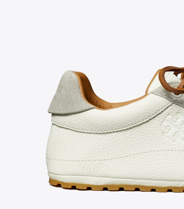 Tory Burch designer sneakers Field Sneaker in BLANC / LOUTRE GRAY detail