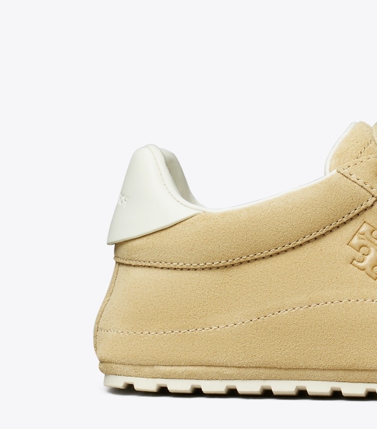 Tory Burch designer sneakers Field Sneaker in PRALINE / BLANC angle