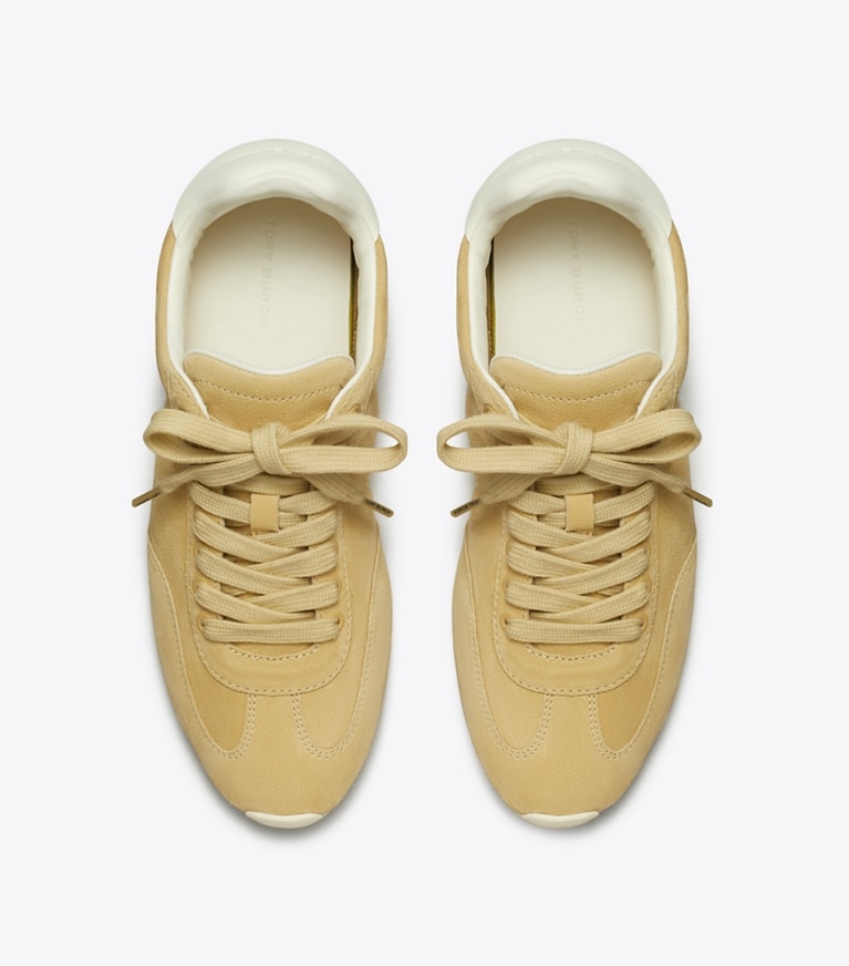 Tory Burch designer sneakers Field Sneaker in PRALINE / BLANC angle