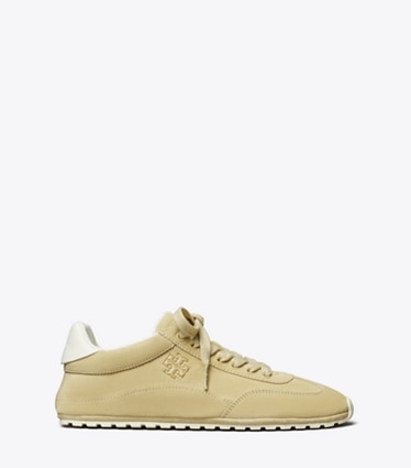 Tory Burch designer sneakers Field Sneaker in PRALINE / BLANC side