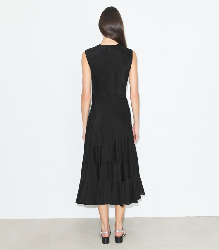 Tory Burch designer ワンピース フレア コットン シルク ドレス in Black on model back