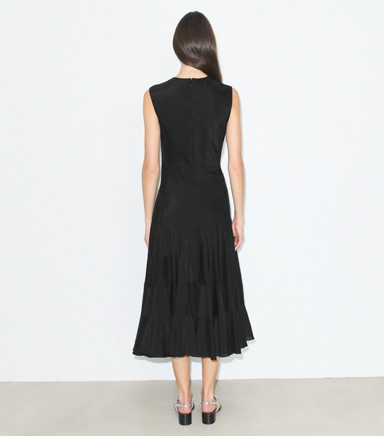 Tory Burch designer ワンピース フレア コットン シルク ドレス in Black on model back