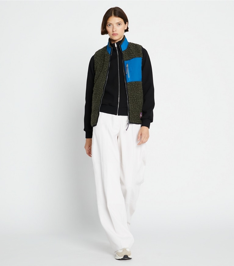 https://s7.toryburch.com/is/image/ToryBurch/style/fleece-zip-vest-on-model-front.TB_80670_300_20230830_OMFRO.pdp-767x872.jpg
