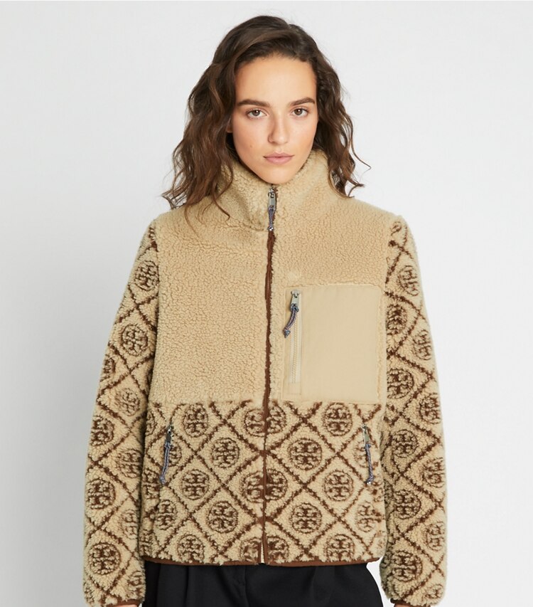 Tory Burch designer mäntel Fleecejacke mit T-Monogramm in Oatmeal on model detail