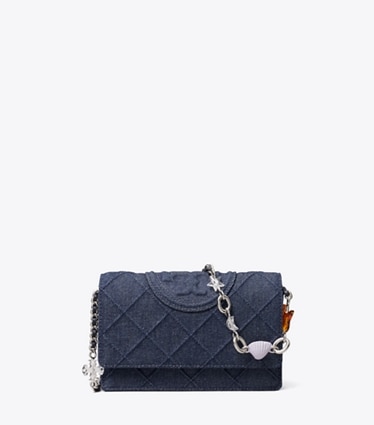 Tory Burch designer ミニバッグ フレミング デニム チャーム チェーンウォレット クロスボディバッグ in Blue front