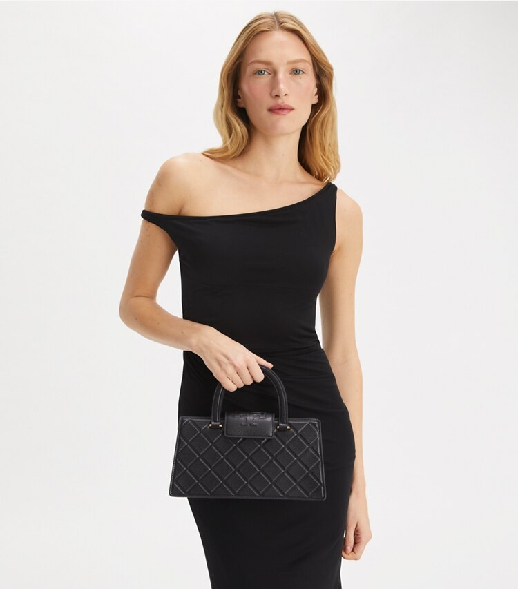 Tory Burch designer henkeltaschen Fleming Tote im Querformat in Black additional on model