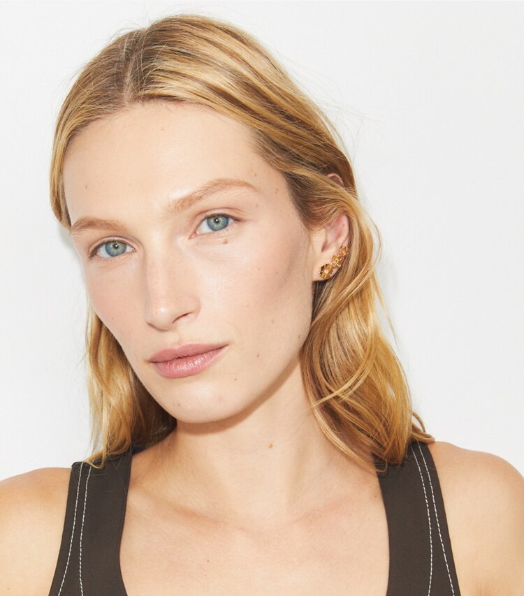 Tory Burch designer ohrringe Forget Me Not Cluster-Ohrring in Tory Gold accessory on model