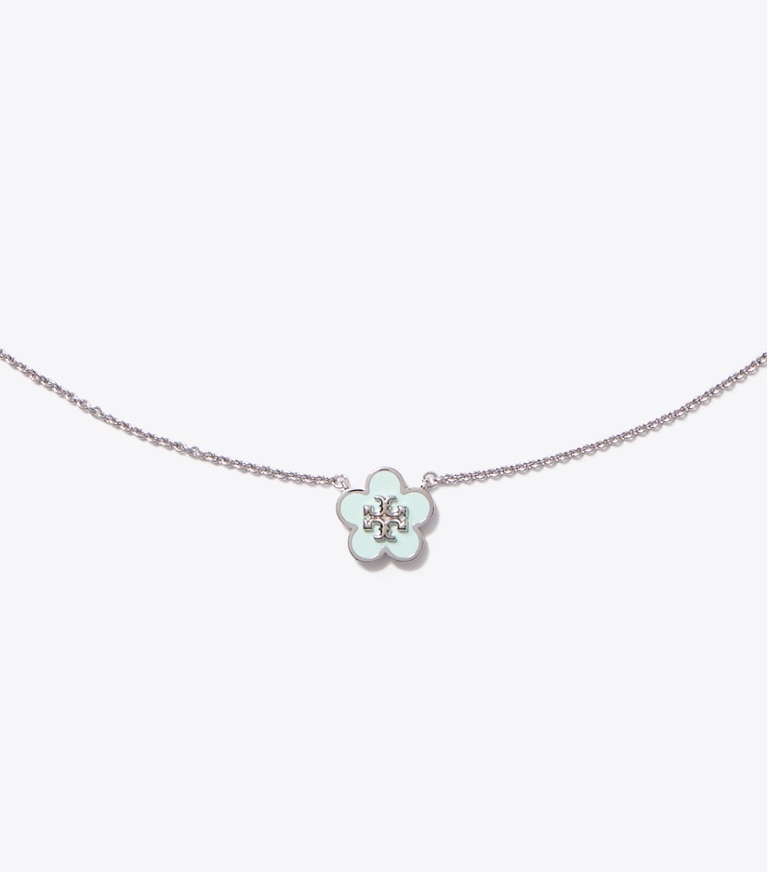 Tory Burch designer halsketten Forget Me Not Halskette mit Blumenanhänger aus Emaille in Tory Silver / Light Green detail
