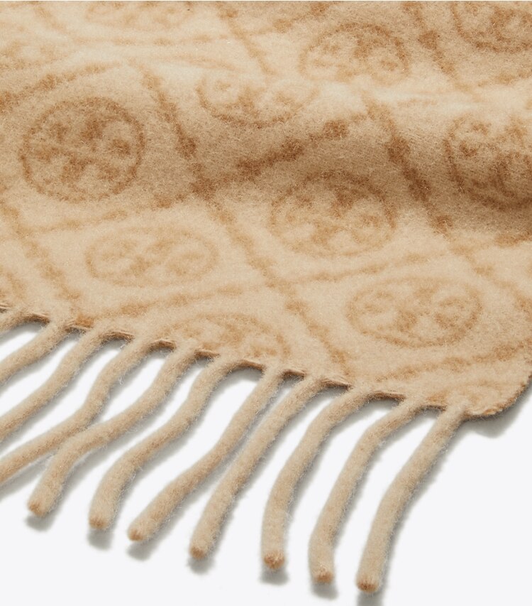 Tory Burch designer sciarpe Foulard lungo T Monogram in Camel dettaglio